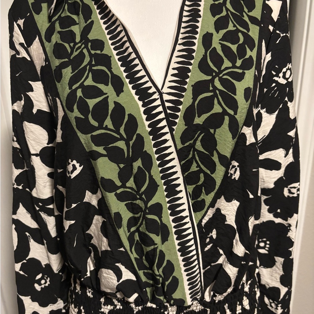 Fig and Flower Black and Green Floral Blouse - Picture 2 of 8